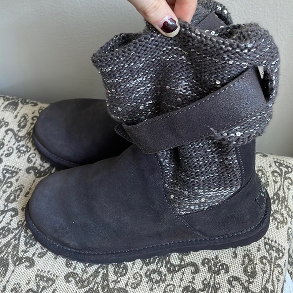 Cambridge Metallic Gray Fold-Over Ugg Australia Boots - Picture 2 of 10